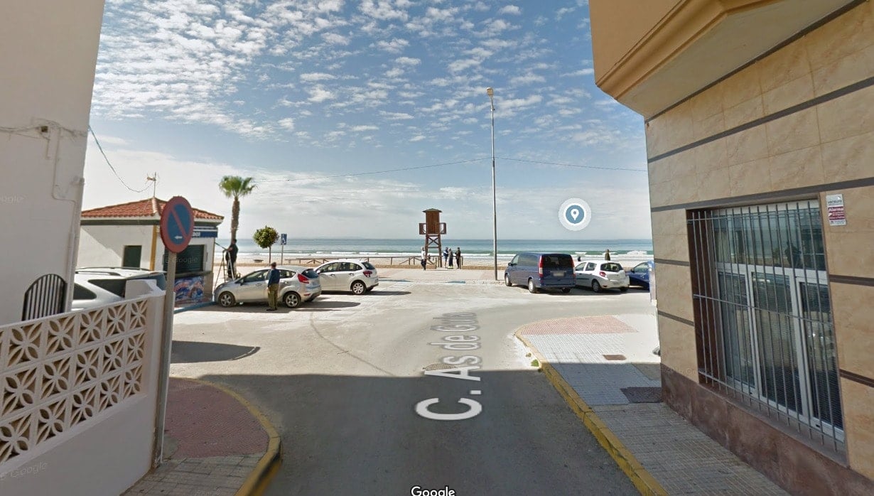 Casa El Lance: Patio junto al Paseo Marítimo — foto 4