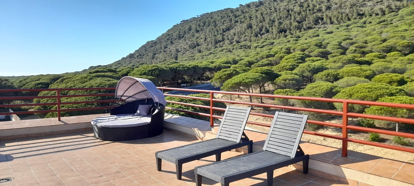 Frente al mar en Los Caños: Terraza y piscina — foto 3