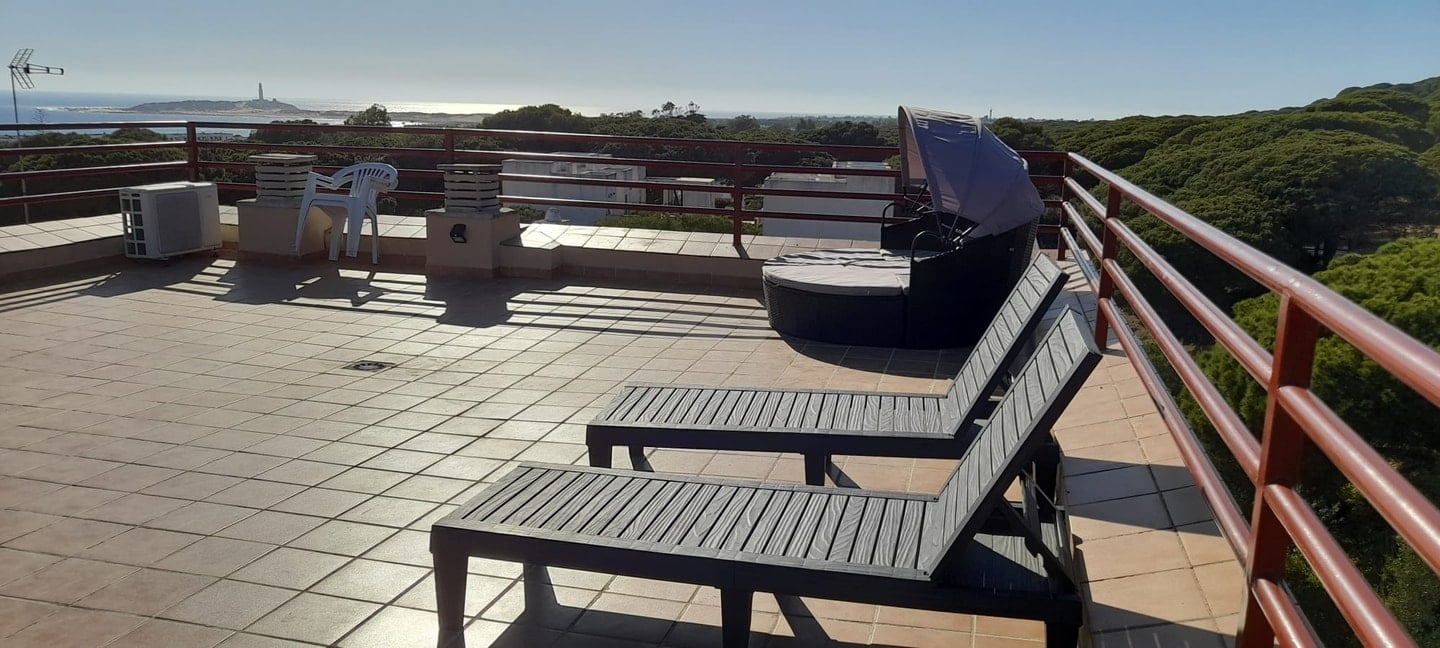 Frente al mar en Los Caños: Terraza y piscina — foto 26